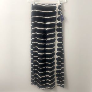 XS. Super soft wide legged pant. Elastic waist.